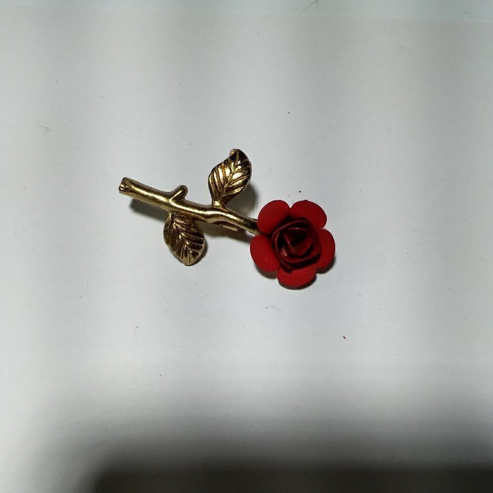 Women`s gold tone red rose brooch pin.